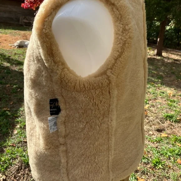 Authentic Sheepskin & Leather Vest - Picture 10 of 11